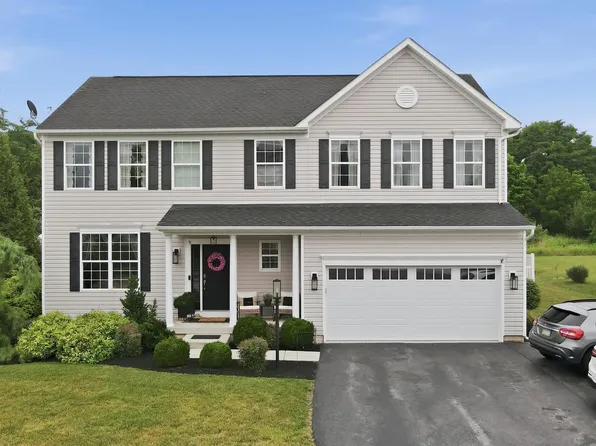 144 Field View Dr, Greencastle, PA 17225