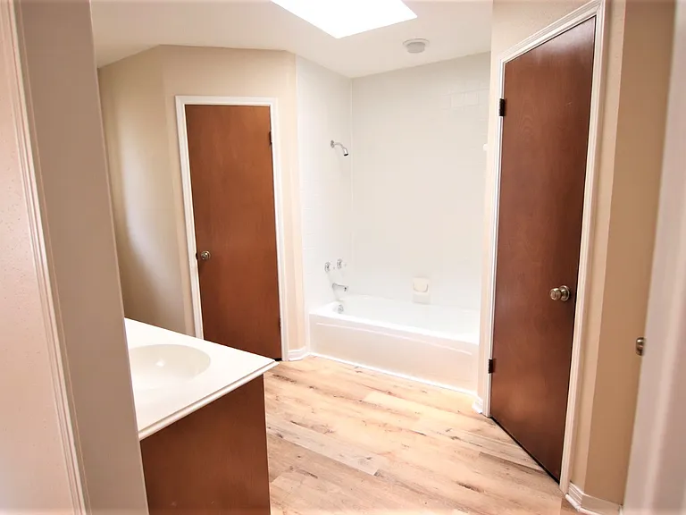 5855 Baird St — Photo 8