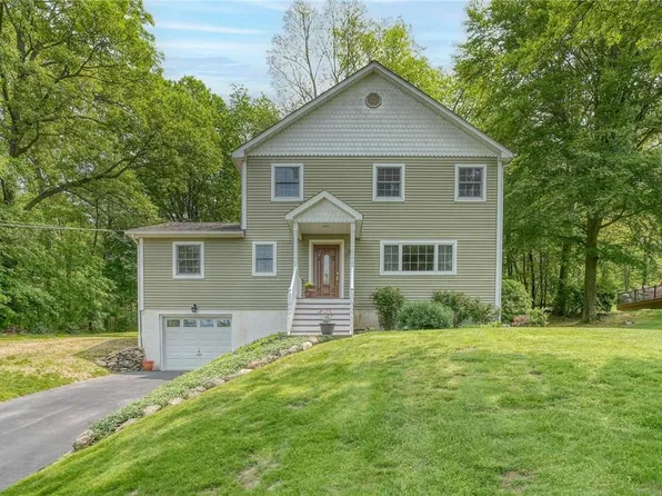 8 Roberts Drive, Monroe, NY 10950