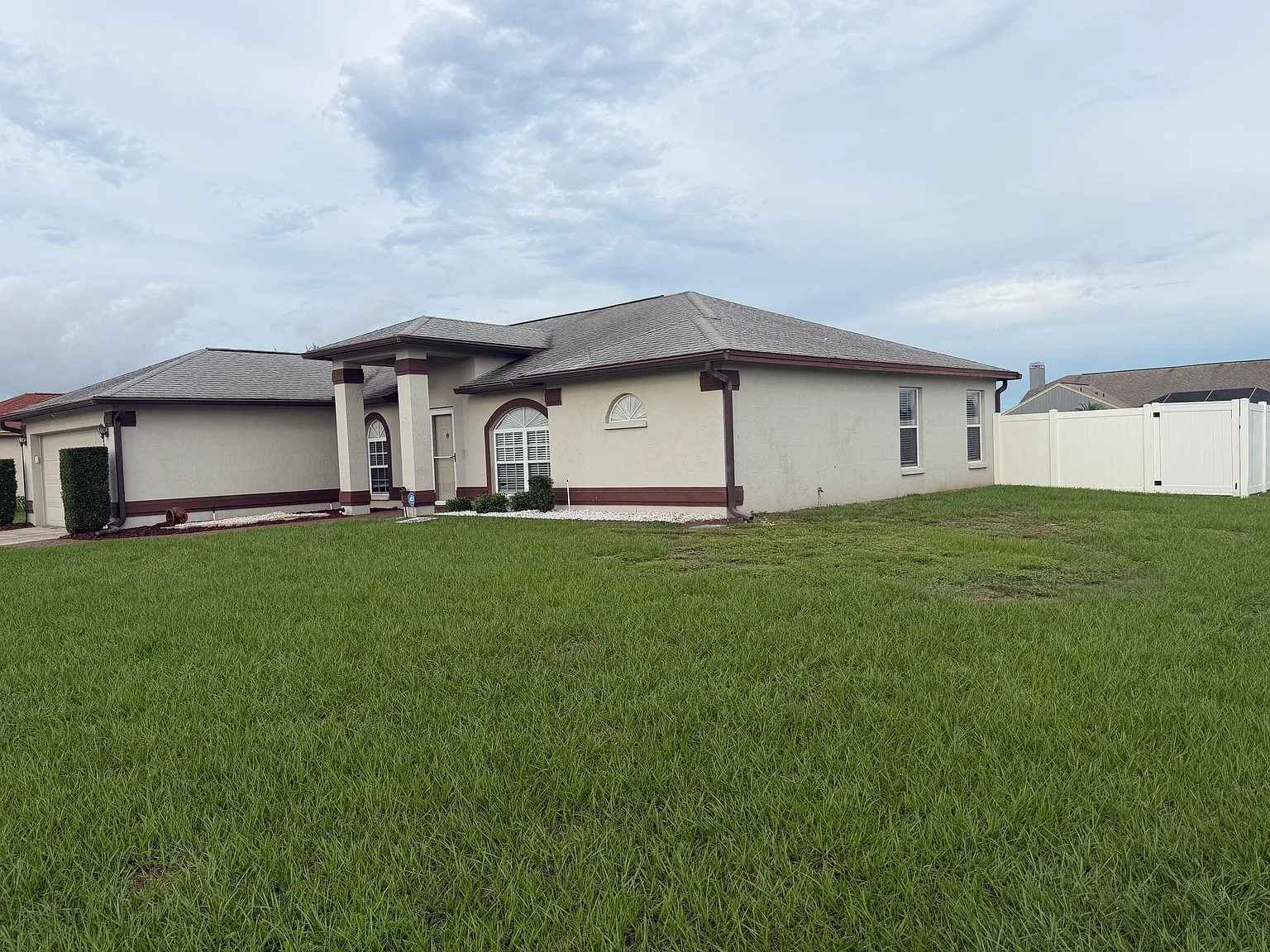 4 bed, 2044 sqft, $2,300 — Photo 2
