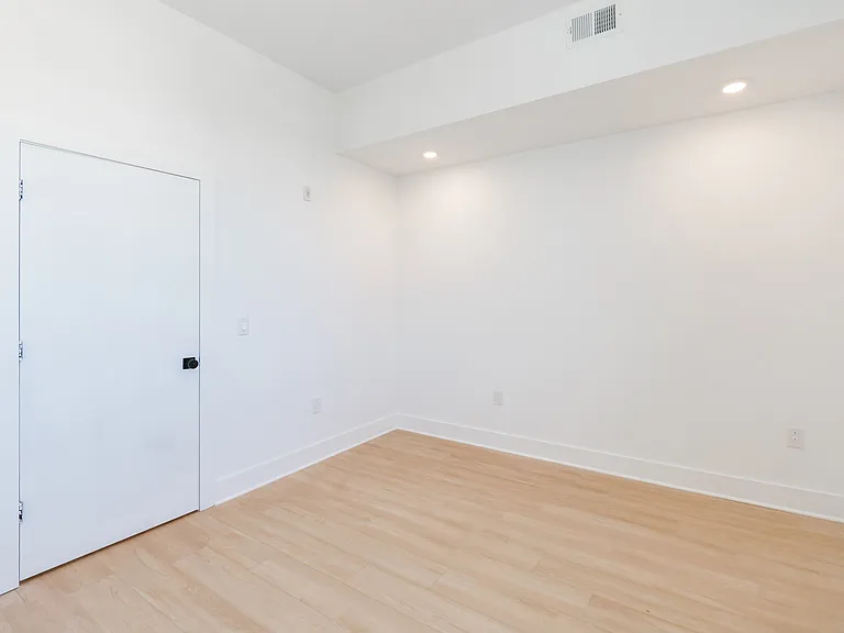 4408 Lancaster Ave — Photo 10