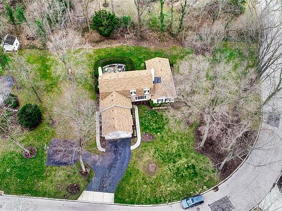 4th image of 3829 Stoneyridge Dr