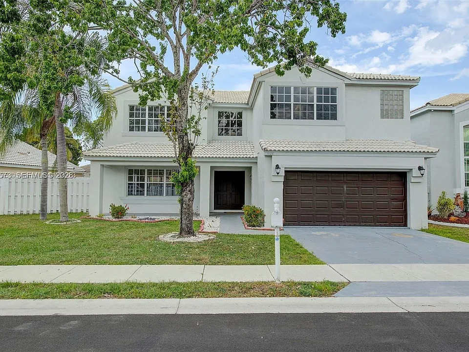 1127 SW 104th Way