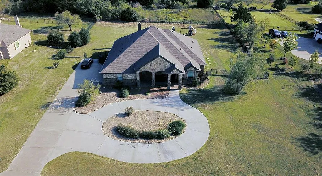 5 bed, 3.0 bath, 3041 sqft, $4,000 — Photo 1
