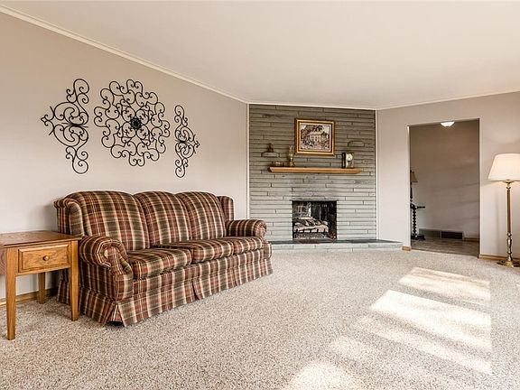 5th image of 250 W Willow Dr