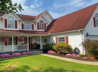 907 Navajo Trl, Flatwoods, KY 41139