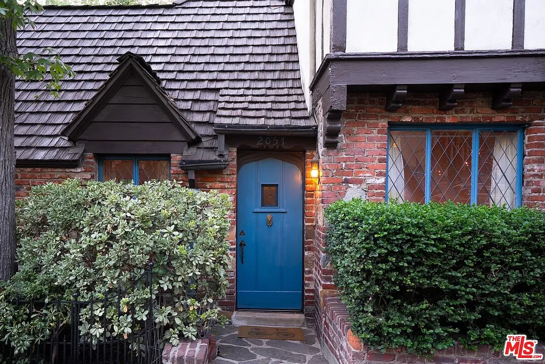 1 bed, 1.5 bath, $5,500 — Photo 3