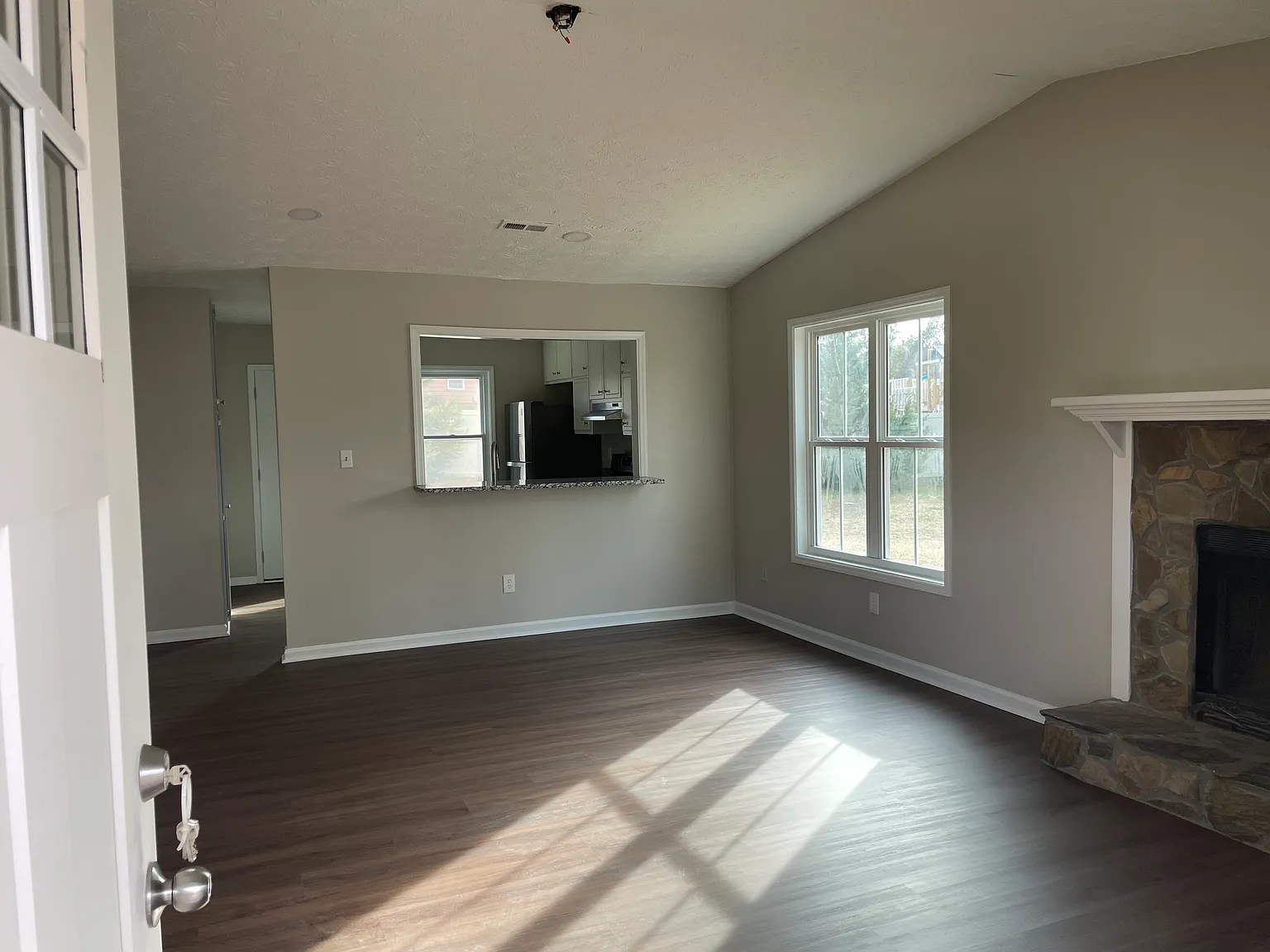 2 bed, 1015 sqft, $1,650 — Photo 3