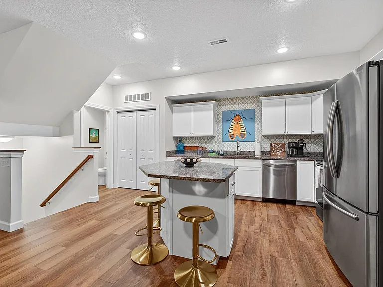 4833 Lauren Ln — Photo 13