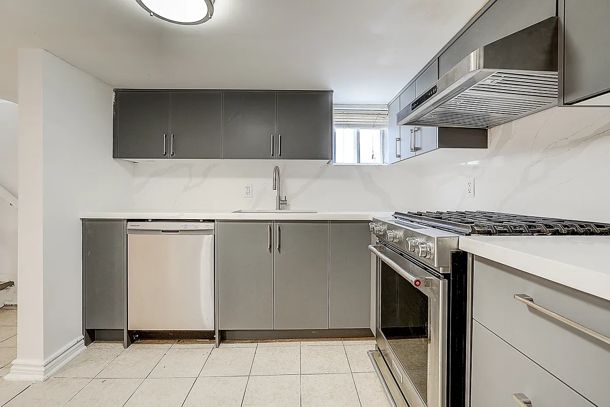 79 OConnor Dr - Lower — Photo 4