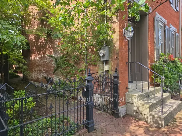 136 W Pomfret St, Carlisle, PA 17013
