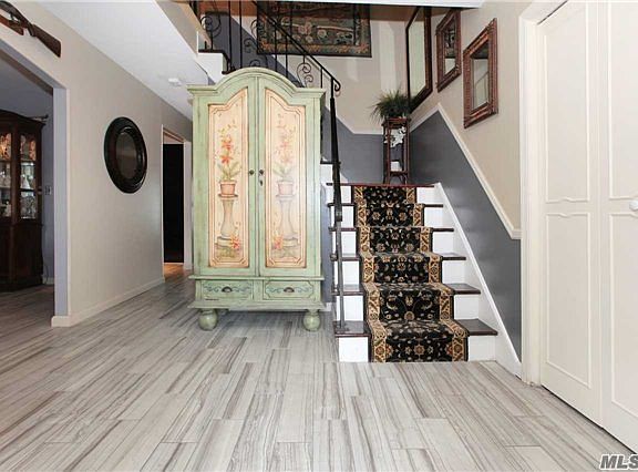 3rd image of 323A Elwood Rd