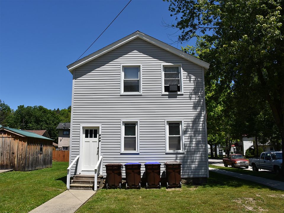 1st image of 130 E Spruce St