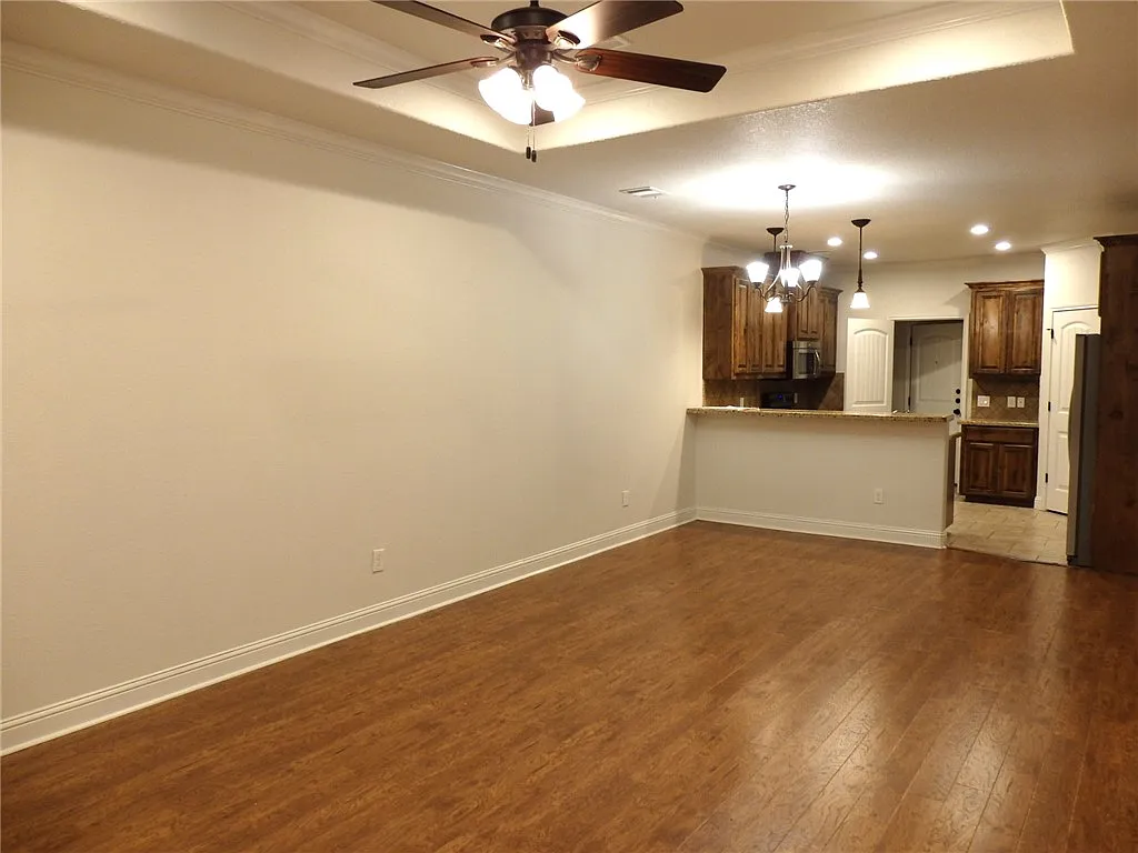 3 bed, 1358 sqft, $1,850 — Photo 3