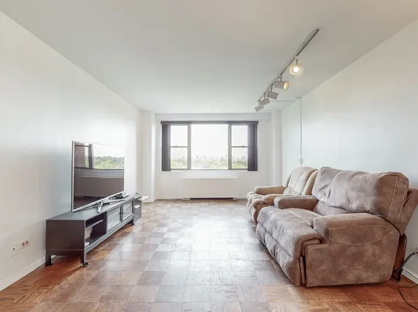 61-20 Grand Central Parkway image 3 of 18