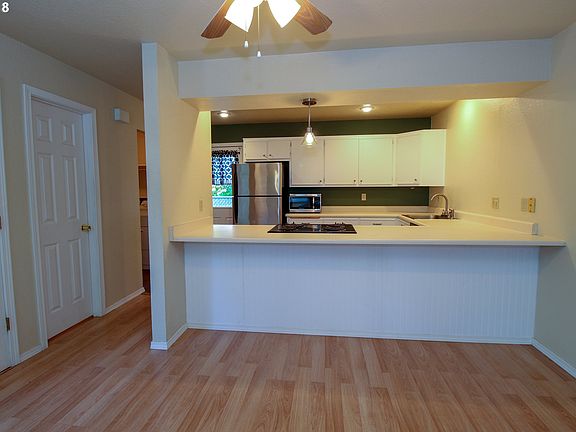4th image of 7509 NE Vancouver Mall Dr