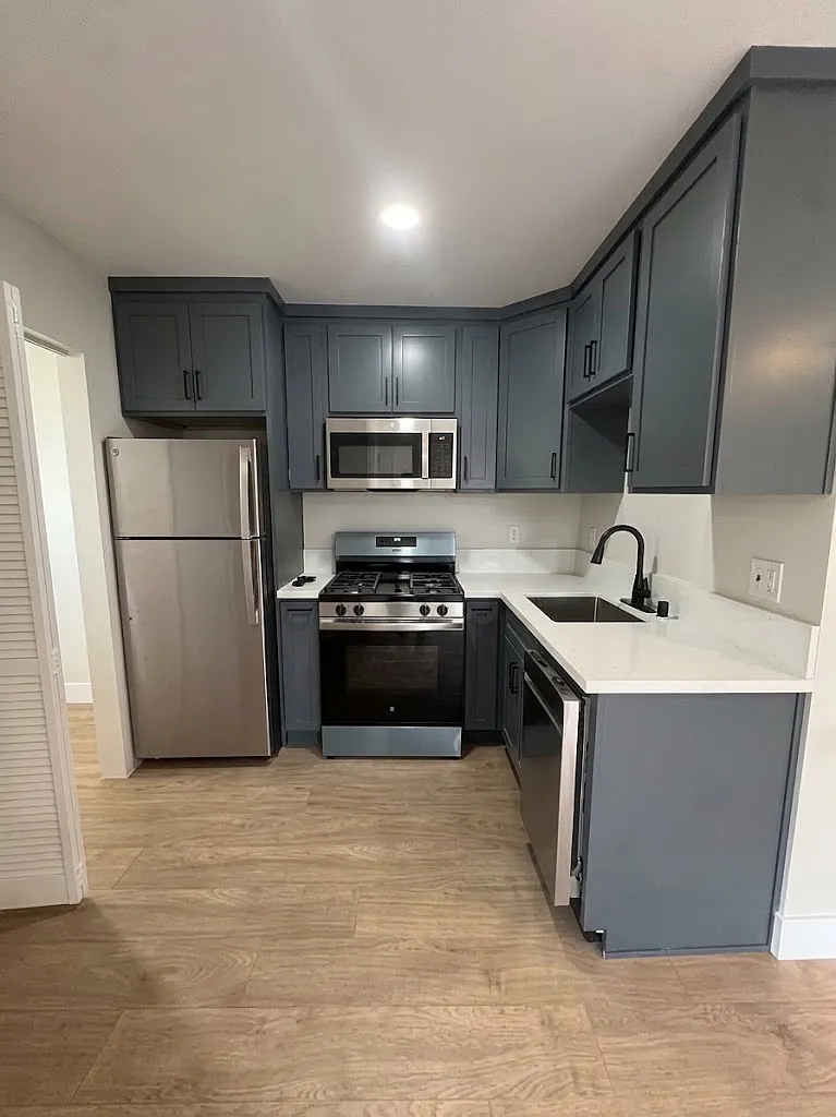Studio, 400 sqft, $1,975 — Photo 4