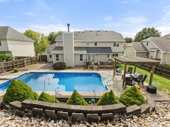 2421 Park Dr, West Des Moines, IA 50265