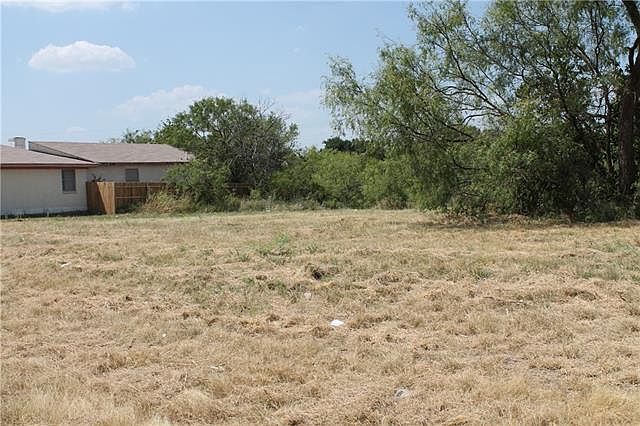 1st image of 3225 Lookout Dr