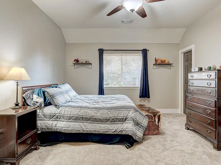 2639 Henley Dr — Photo 32