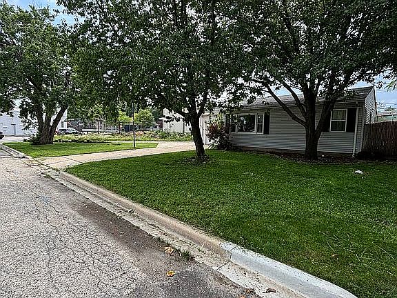 2nd image of 1005 Frederick St