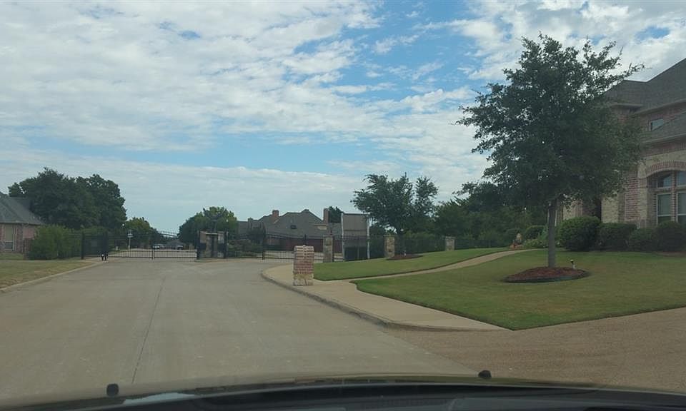 1st image of 8 Eagle Point Dr