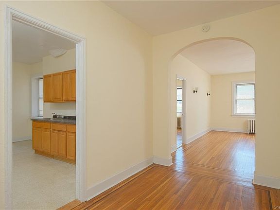 4th image of 590 E 3rd St APT Ma