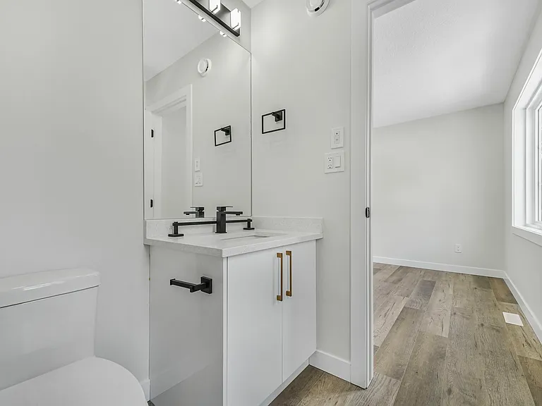 12021 95a St NW — Photo 36