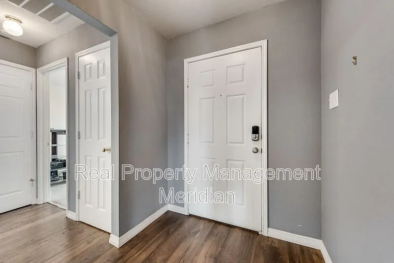3 bed, 2.0 bath, 1288 sqft, $1,975 — Photo 3