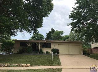3712 SW 31st St, Topeka, KS 66614