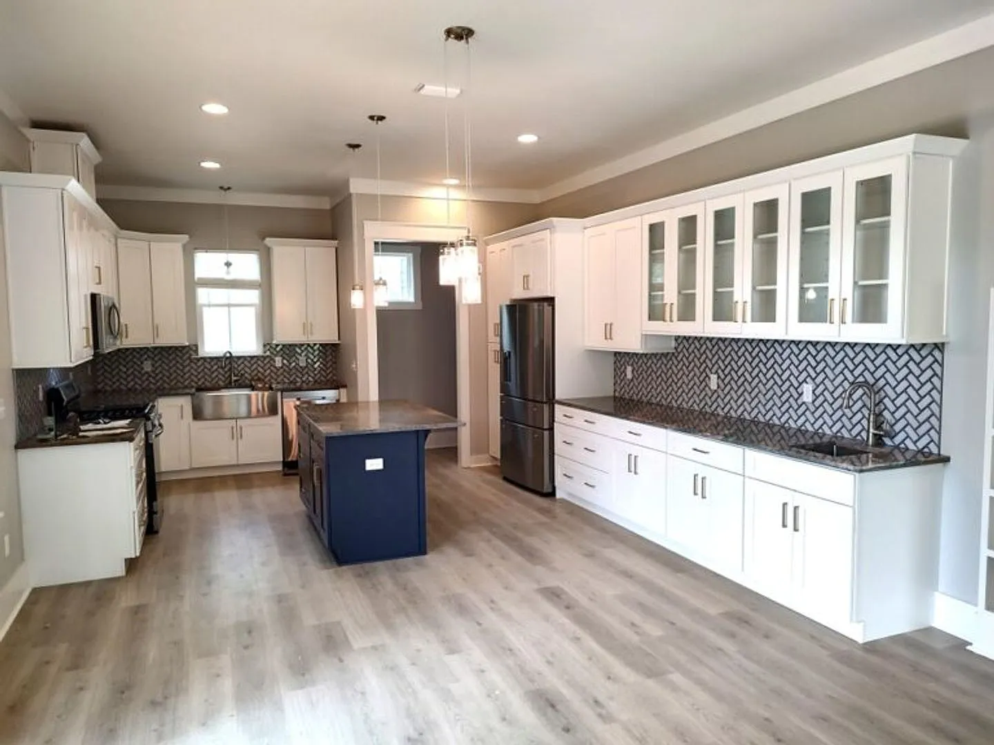 Premium 4 Bedroom in Southwood — Photo 4