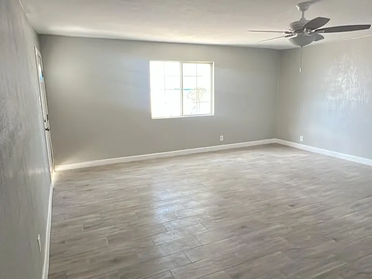 220 Adams St — Photo 2