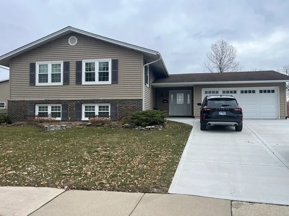7 Wolfe Ct, Woodridge, IL 60517