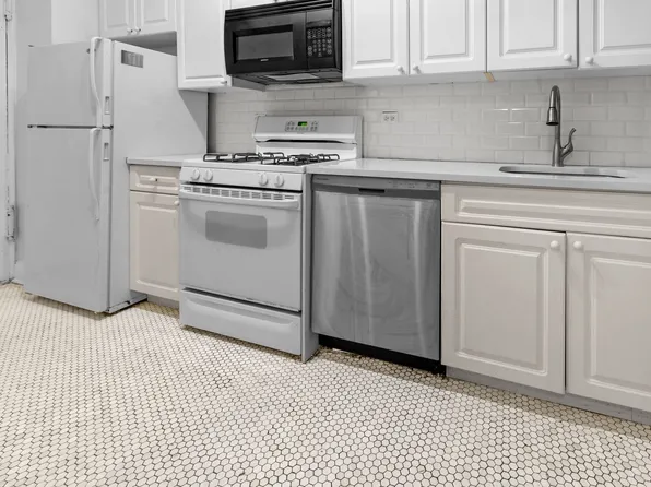 740 West End Avenue image 12 of 15