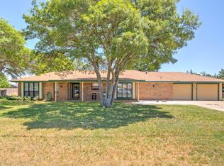 919 Robin Rd, Levelland, TX 79336