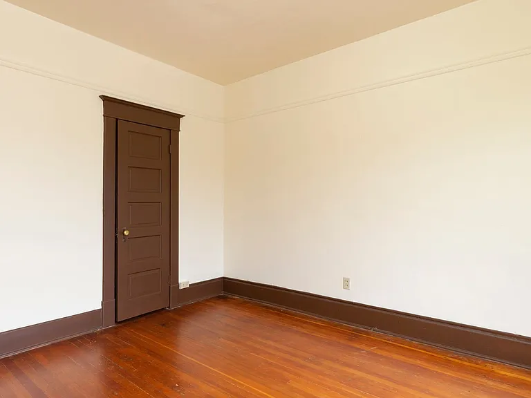 Fremont Apartments - Located on Fremont Ave — Photo 13
