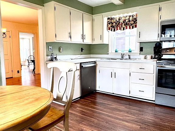 3rd image of 8 Chapman St