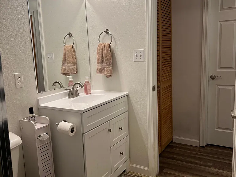 2576 Elwood Ave — Photo 14
