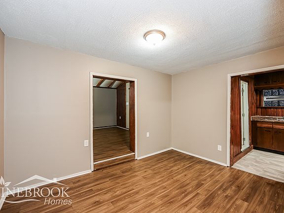 3rd image of 626 Orchard St