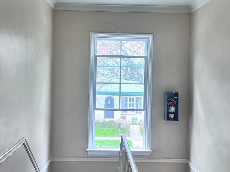 212 S Reeves Dr #8 — Photo 8