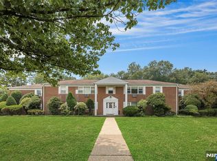 29 Rolling Ridge Rd APT B, Montvale, NJ 07645