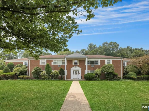 29 Rolling Ridge Rd APT B, Montvale, NJ 07645