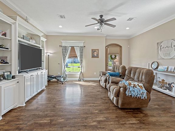 4th image of 607 Chestnut St