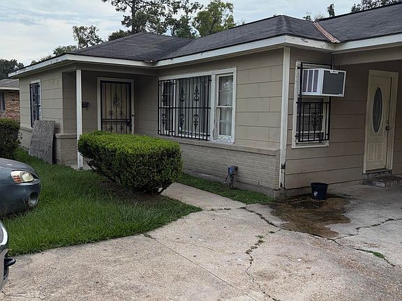2nd image of 3115 Juban Ave