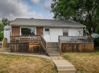304 8th St NW, Mandan, ND 58554