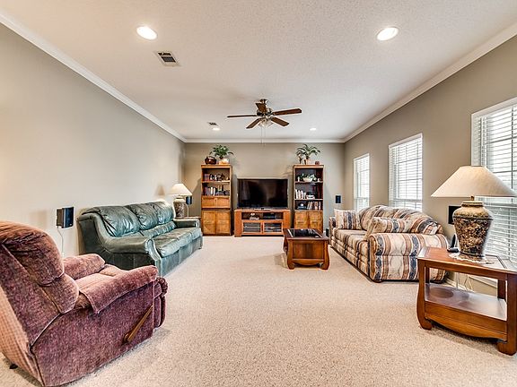 5th image of 2217 Southampton Ln