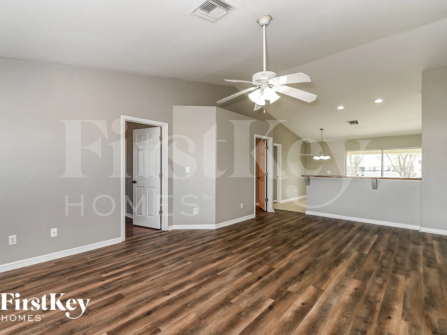 3 bed, 2.0 bath, 1430 sqft, $1,740 — Photo 3