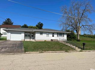 806 17th St, Fulton, IL 61252