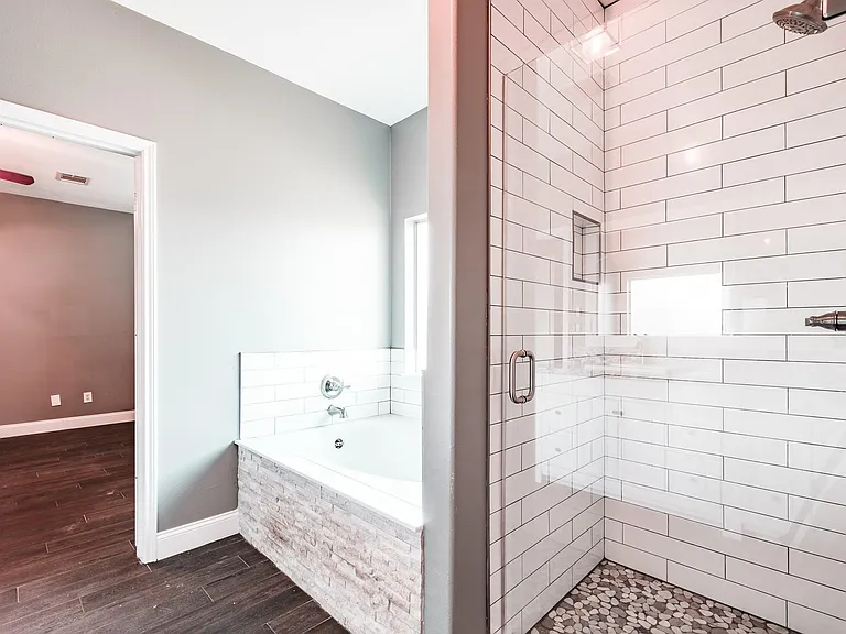 8515 Holly Spring Ln — Photo 18