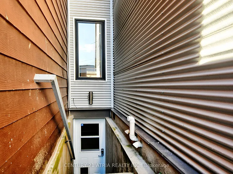 10 Palmerston Ave — Photo 50